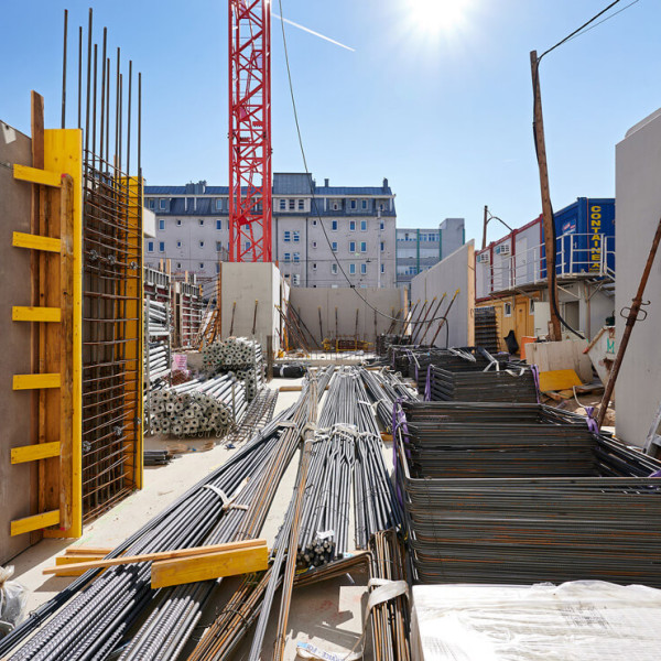 viel Baumaterial wird verarbeitet